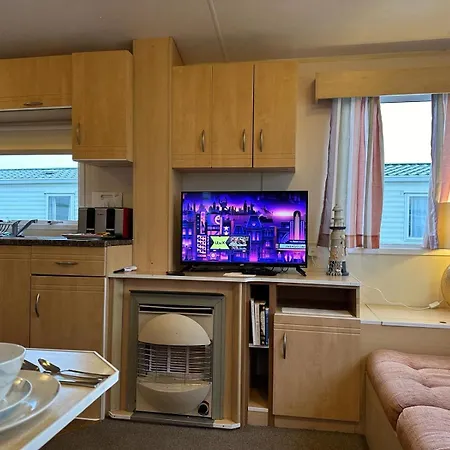 Bella Vista - Holiday Home On The Beach Clacton-on-Sea Exterior photo