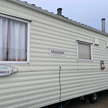 Bella Vista - Holiday Home On The Beach Clacton-on-Sea Exterior photo